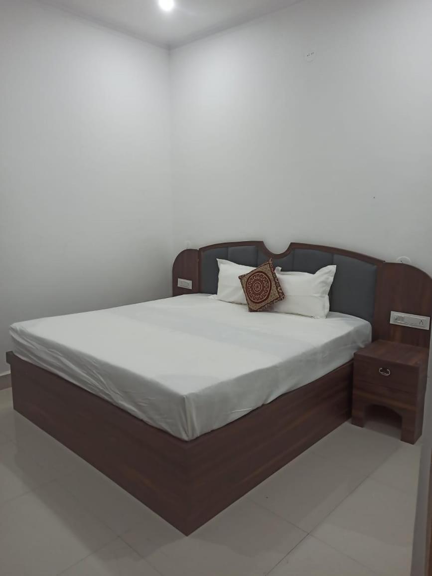 Abhiram Homestay Khajurāho Extérieur photo
